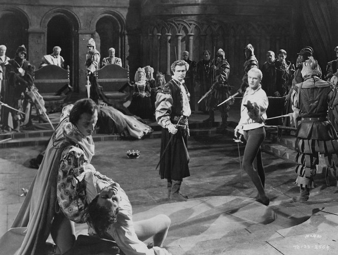 Hamlet - Van film - Peter Cushing, Terence Morgan, Norman Wooland, Laurence Olivier