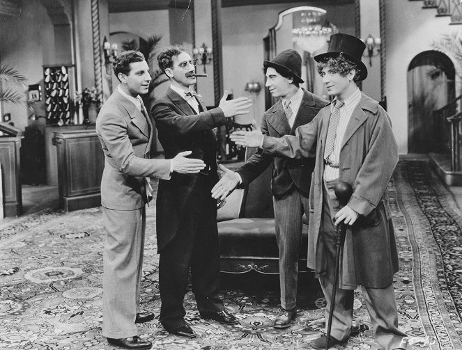 The Cocoanuts - Filmfotos - Zeppo Marx, Groucho Marx, Chico Marx, Harpo Marx