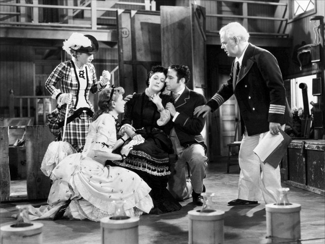 Show Boat - Filmfotos - Irene Dunne, Helen Morgan, Charles Winninger
