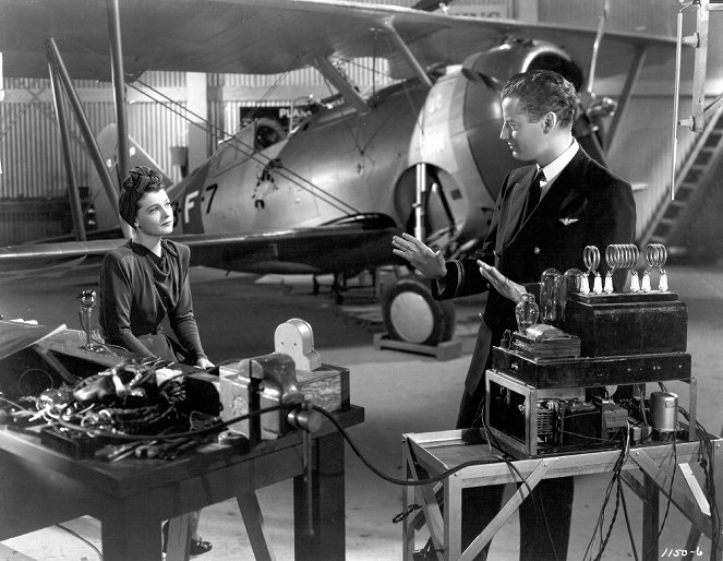 Flight Command - Z filmu - Ruth Hussey, Shepperd Strudwick