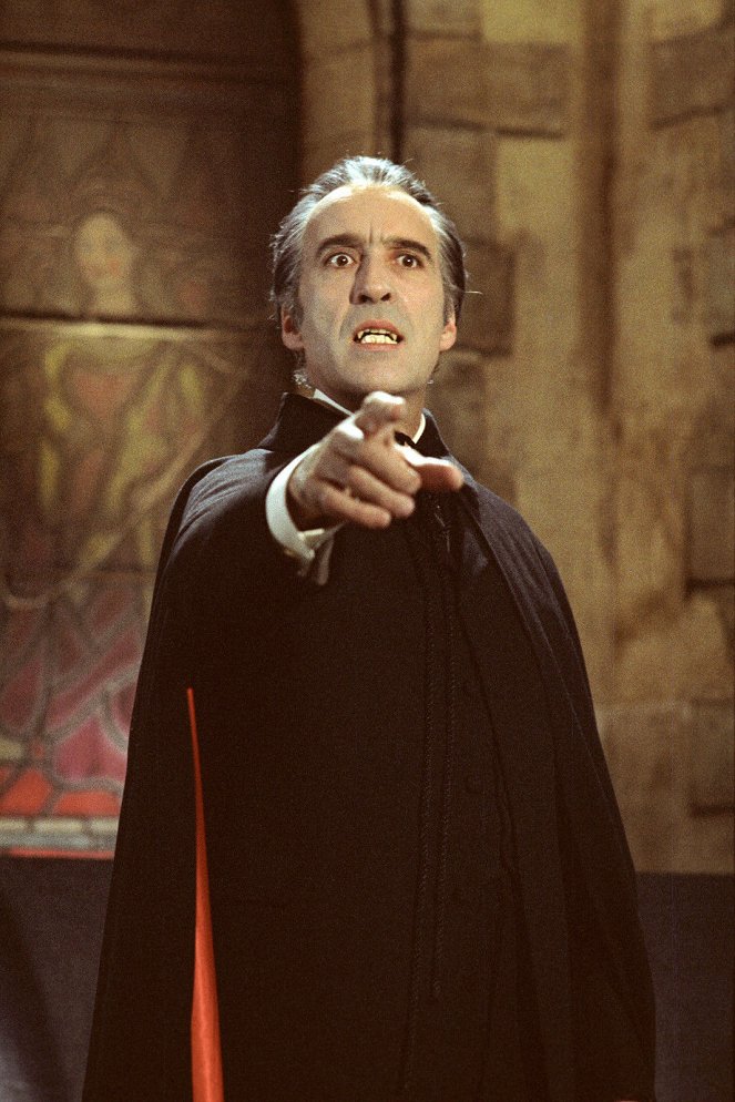 Dracula jagt Mini-Mädchen - Filmfotos - Christopher Lee