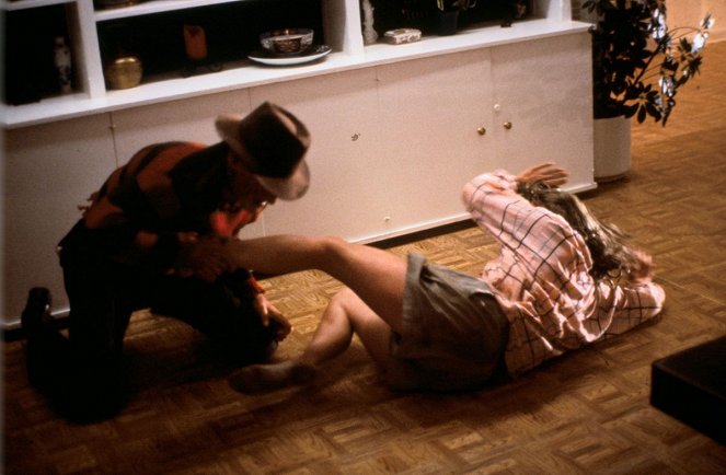 Rémálom 2: Freddy visszavág - Filmfotók - Robert Englund, Kim Myers