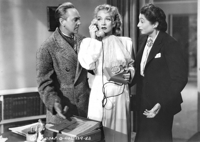 The Lady Is Willing - Filmfotók - Marlene Dietrich, Aline MacMahon