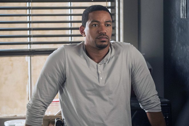 The Mysteries of Laura - The Mystery of the Dead Date - Photos - Laz Alonso