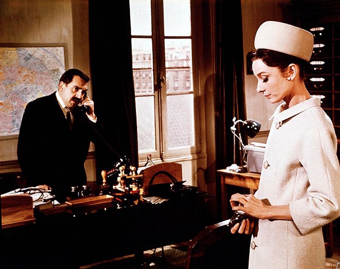 Charade - Filmfotos - Jacques Marin, Audrey Hepburn