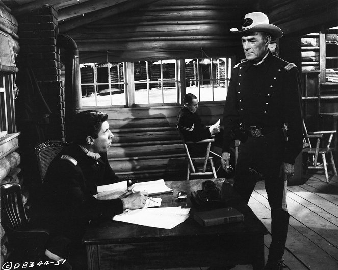 7th Cavalry - Do filme - Michael Pate, Randolph Scott