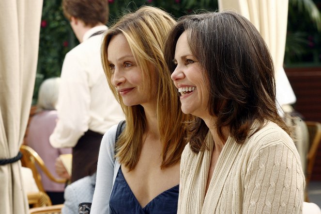 Brothers & Sisters - Game Night - Photos - Calista Flockhart, Sally Field