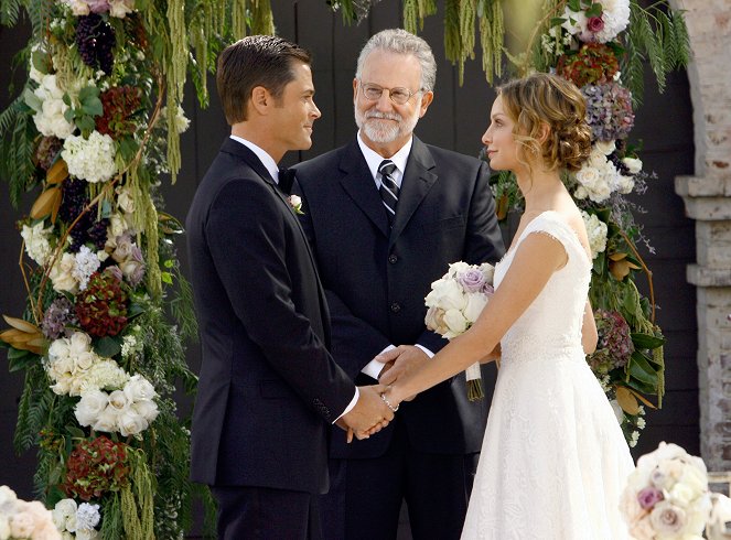 Brothers & Sisters - Holy Matrimony! - Photos - Rob Lowe, Steven Anderson, Calista Flockhart
