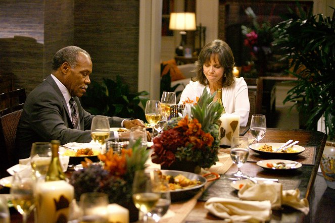Brothers & Sisters - The Feast of Epiphany - Van film - Danny Glover, Sally Field