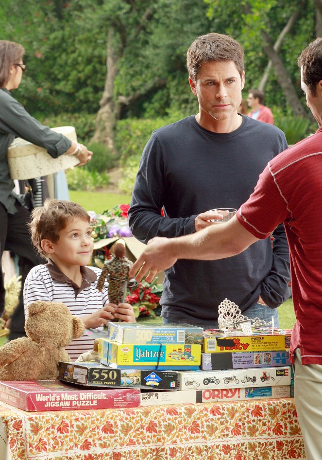 Brothers & Sisters - Everything Must Go - Z filmu - Max Burkholder, Rob Lowe