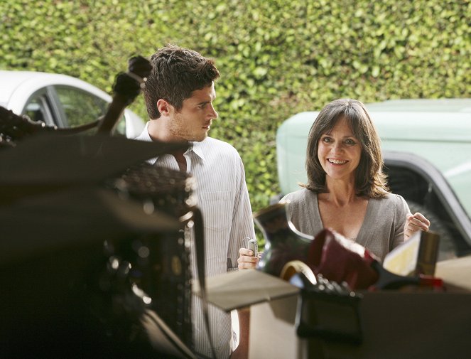 Brothers & Sisters - Season 3 - Everything Must Go - Photos - Dave Annable, Sally Field