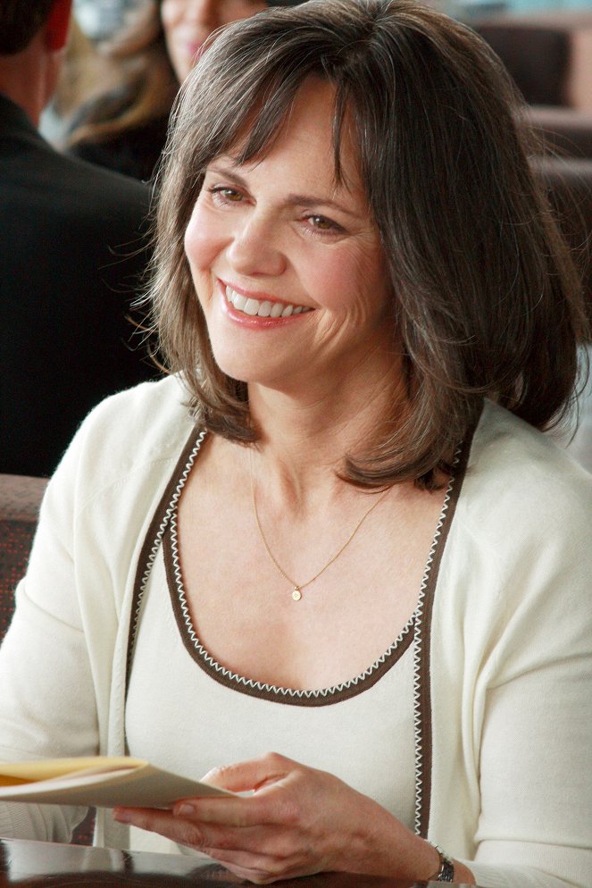 Brothers & Sisters - You Get What You Need - De la película - Sally Field