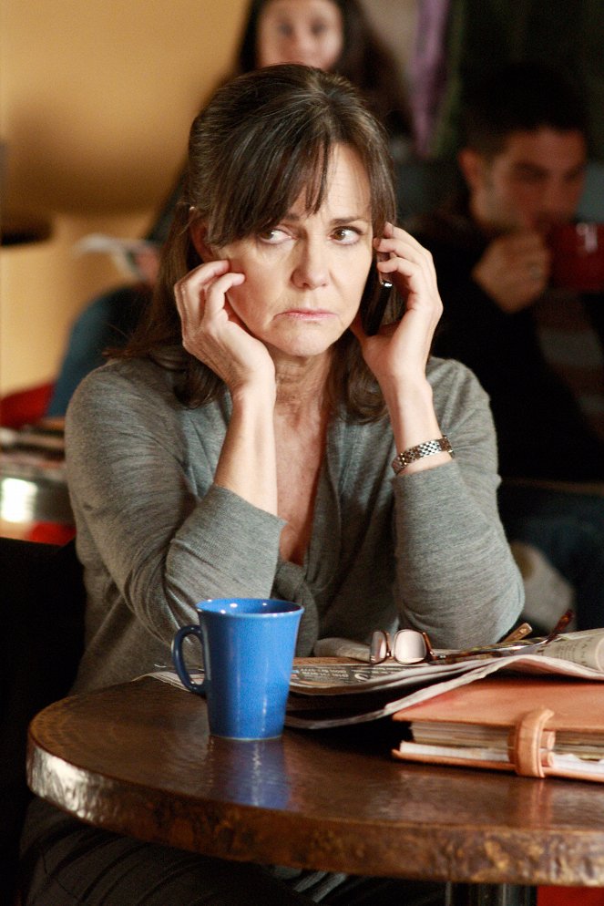 Brothers & Sisters - Lost and Found - Van film - Sally Field
