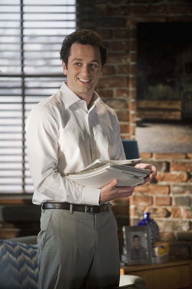 Brothers & Sisters - Breaking the News - Photos - Matthew Rhys