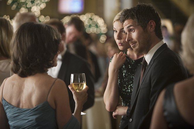 Brothers & Sisters - The Wig Party - De la película - Emily VanCamp, Dave Annable