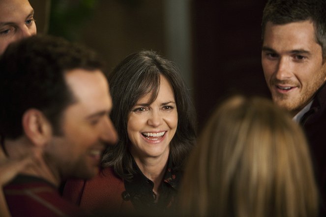 Brothers & Sisters - Cold Turkey - Photos - Sally Field, Dave Annable