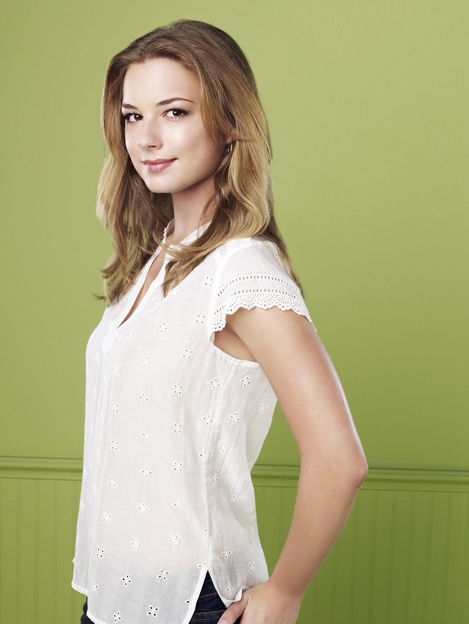 Perhesiteet - Promokuvat - Emily VanCamp