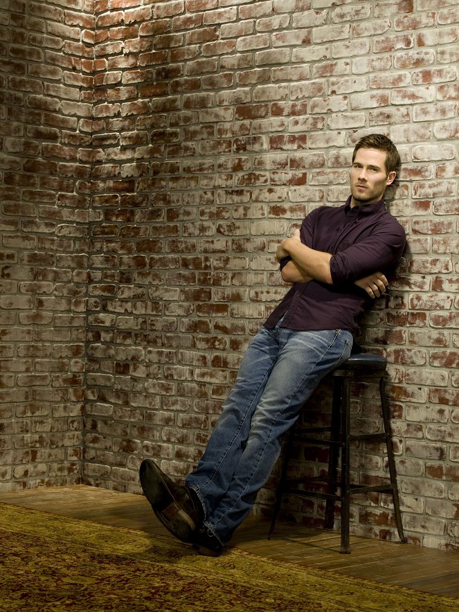 Brothers & Sisters - Promo - Luke Macfarlane