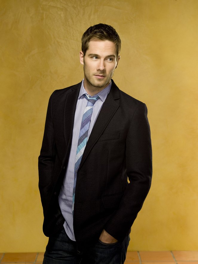 Perhesiteet - Promokuvat - Luke Macfarlane