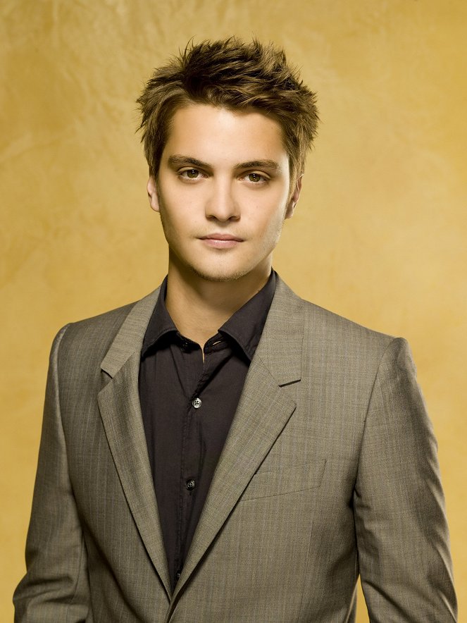 Perhesiteet - Promokuvat - Luke Grimes