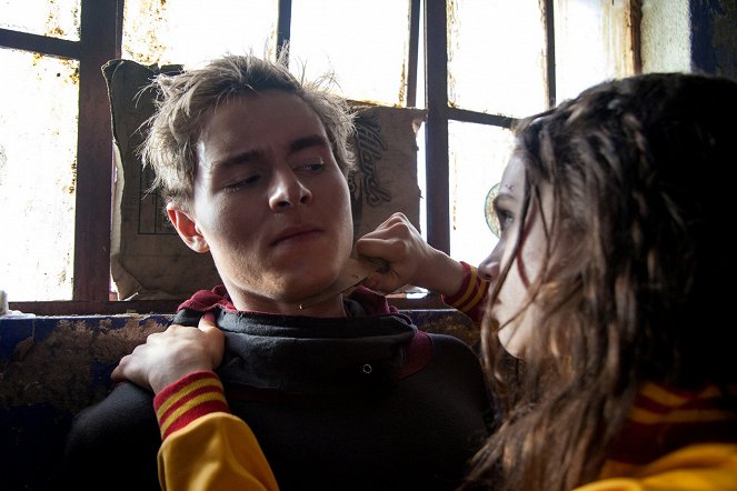 Na uwięzi - Z filmu - Callan McAuliffe, India Eisley