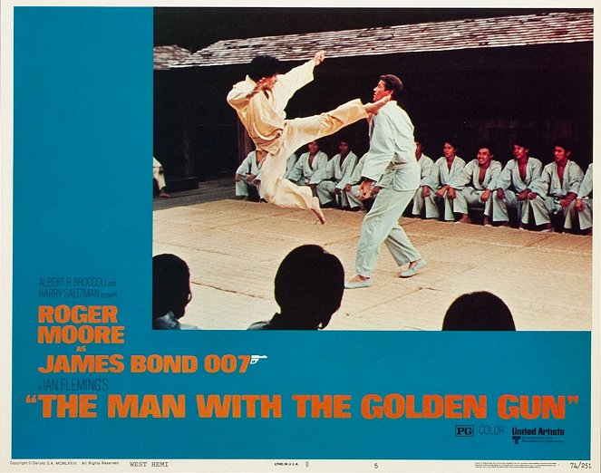 Człowiek ze złotym pistoletem - Lobby karty - Roger Moore