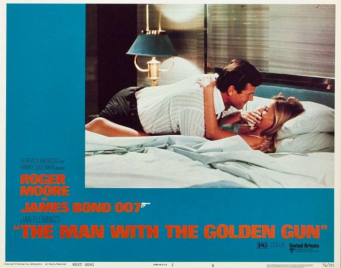 Der Mann mit dem goldenen Colt - Lobbykarten - Roger Moore, Britt Ekland