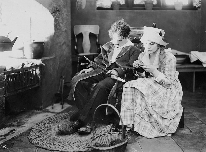 Kutyaélet - Filmfotók - Charlie Chaplin, Edna Purviance