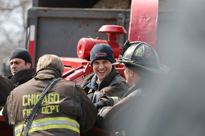 Chicago Fire - One More Shot - Van de set - Jesse Spencer