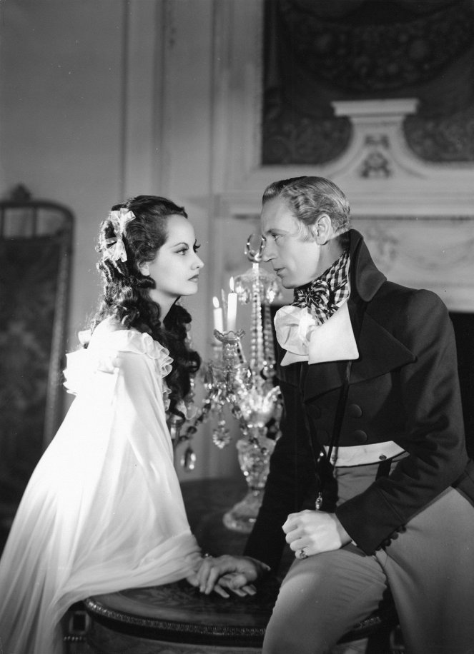 Szkarłatny kwiat - Z filmu - Merle Oberon, Leslie Howard