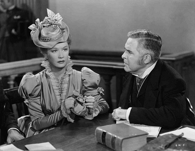 Lady with Red Hair - Filmfotos - Miriam Hopkins
