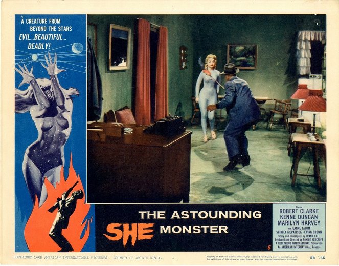 The Astounding She-Monster - Cartões lobby