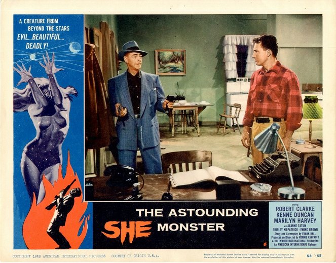 The Astounding She-Monster - Cartões lobby