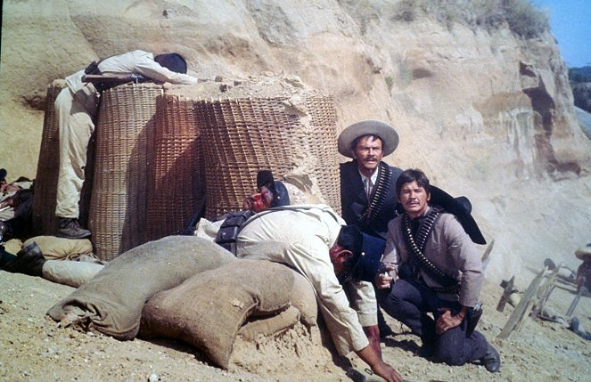 Pancho Villa reitet - Filmfotos - Yul Brynner, Charles Bronson