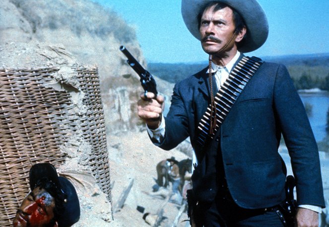 Pancho Villa rider igen - Kuvat elokuvasta - Yul Brynner