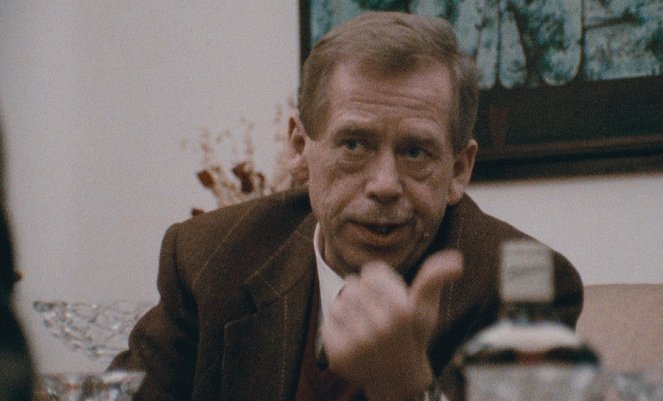 Občan Havel - Kandidát, Dusno - Kuvat elokuvasta - Václav Havel