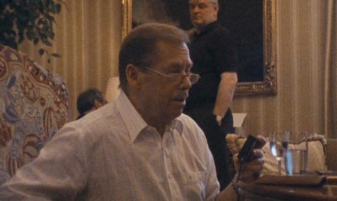 Občan Havel - Kandidát, Dusno - Kuvat elokuvasta - Václav Havel