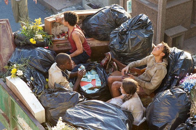 Milionári zo smetiska - Z filmu - Eduardo Luis, Rickson Tevez, Maria Eduarda de Carvalho, Gabriel Weinstein