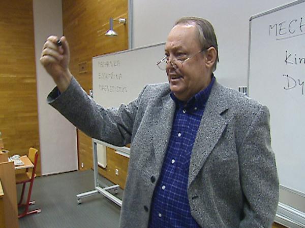 Pavel Tománek, profesor nanotechnolog - De la película