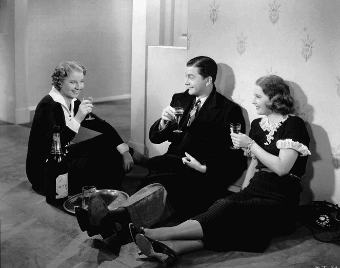 The Bride Walks Out - Photos - Helen Broderick, Robert Young, Barbara Stanwyck