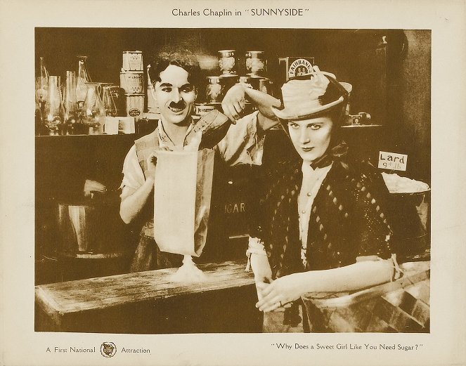 Chaplin vesnickým hrdinou - Fotosky - Charlie Chaplin, Edna Purviance