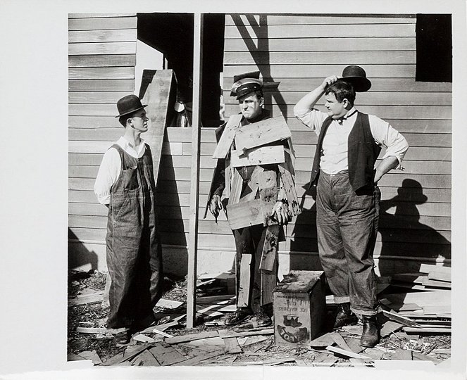 The Finishing Touch - Filmfotók - Stan Laurel, Edgar Kennedy, Oliver Hardy