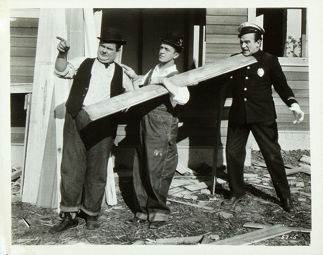 The Finishing Touch - Filmfotók - Oliver Hardy, Stan Laurel, Edgar Kennedy