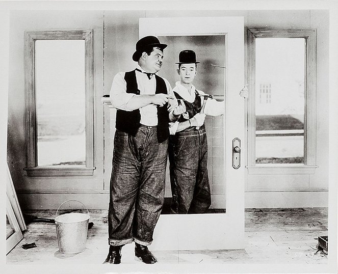 The Finishing Touch - Filmfotók - Oliver Hardy, Stan Laurel