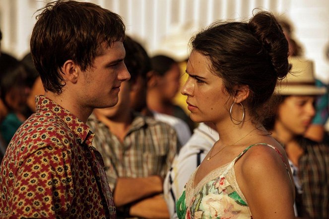 Escobar: Paraíso Perdido - Do filme - Josh Hutcherson, Claudia Traisac