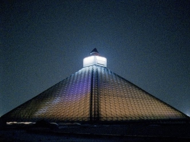 Picture Perfect Pyramid - Kuvat elokuvasta