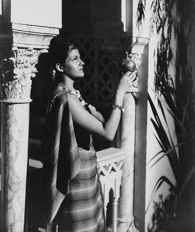 Charlie Chan Egyptissä - Kuvat elokuvasta - Rita Hayworth