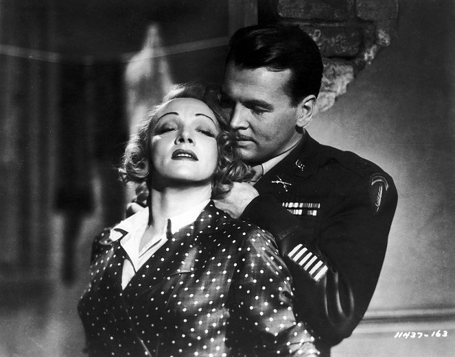 A Foreign Affair - Z filmu - Marlene Dietrich, John Lund