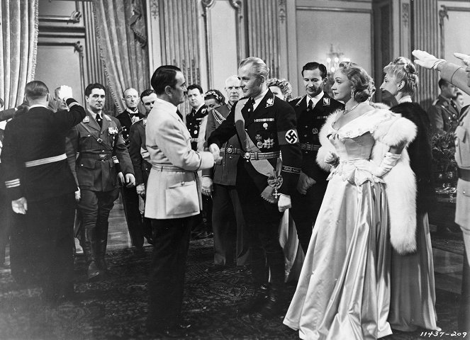 A Foreign Affair - Z filmu - Bobby Watson, Marlene Dietrich