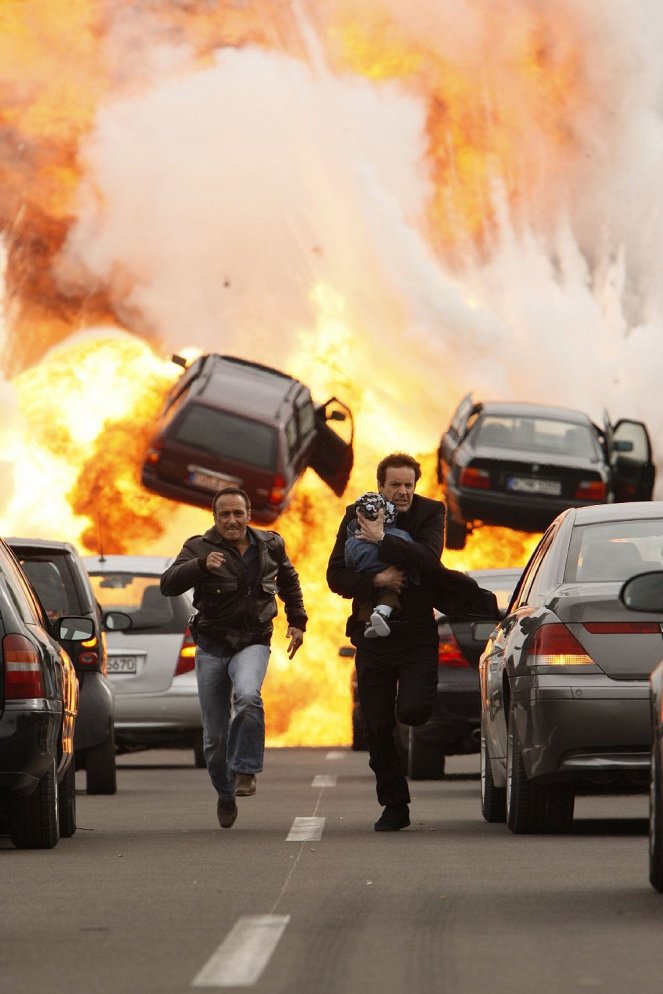 Alarm für Cobra 11 - Die Autobahnpolizei - Stadt in Angst - Filmfotos - Erdogan Atalay, Gedeon Burkhard